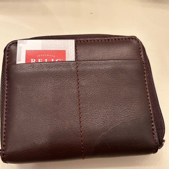 LEATHER CREDIT CARD/MONEY HOLDER BY RELIC - Picture 1 of 6